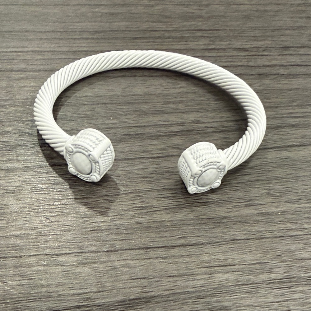 Plunder White Twisted Bracelet NWOT
